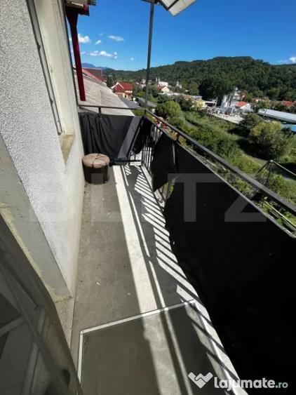 Apartament cu 3 camere semidecomandat în Central