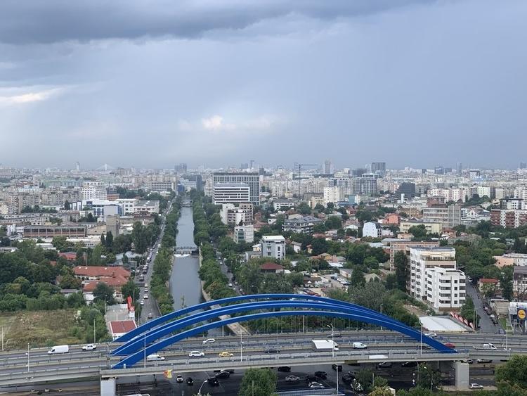 Garsonieră semidecomandată, mobilată în Văcăresti