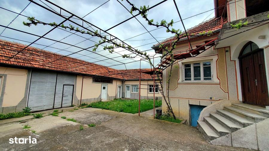 Casă cu 5 camere cu Teren 4800 Mp în Dobrești