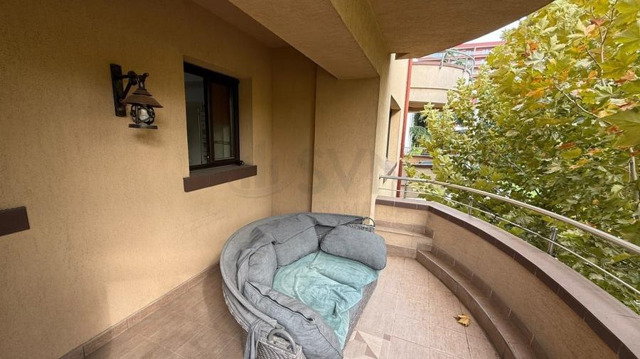 Apartament cu 4 camere decomandat în Herăstrău