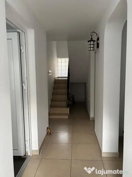 Casă cu 5 camere în Central