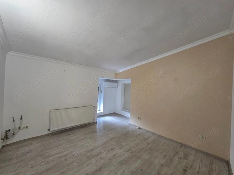 Apartament cu 5 camere semidecomandat în Dumbrăvița