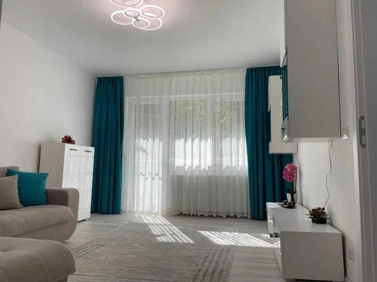 Apartament cu 3 camere semidecomandat, mobilat în Berceni