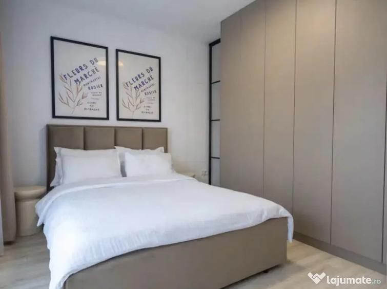 Apartament cu 3 camere decomandat în Tractorul