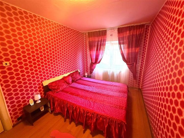 Apartament cu 3 camere decomandat în Aradului