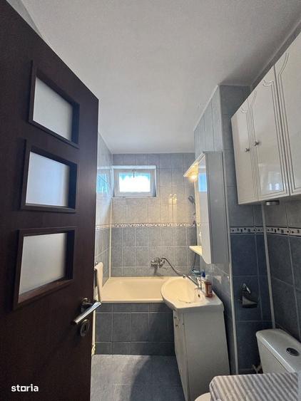 Apartament cu 3 camere semidecomandat în Tractorul