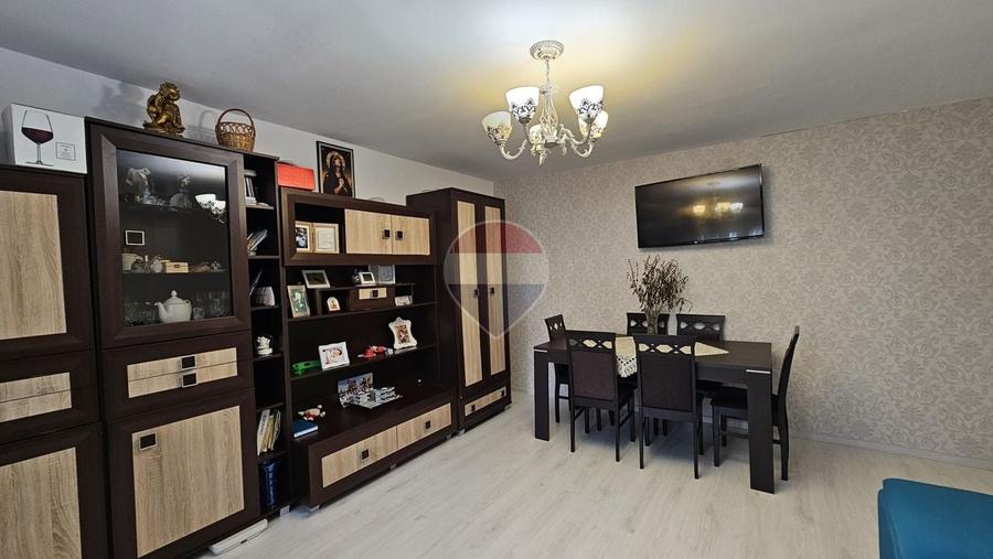 Apartament cu 3 camere semidecomandat, mobilat în Burdujeni