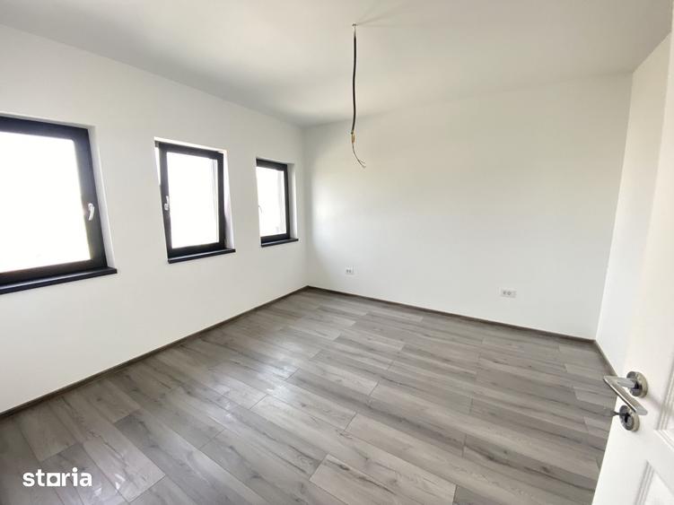 Casă cu 5 camere cu Teren 322 Mp în Săcălaz