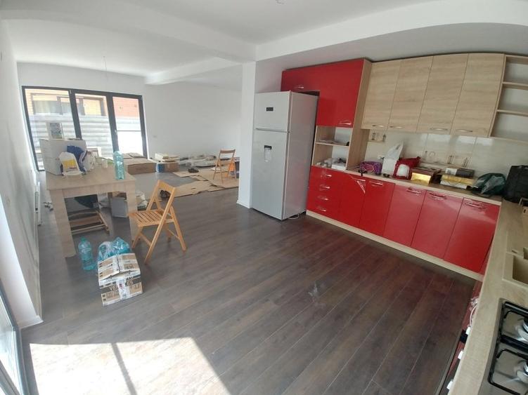 Casă cu 4 camere cu Teren 330 Mp în Tunari