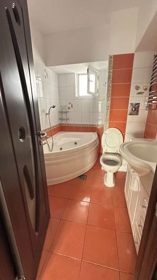 Apartament cu 4 camere decomandat în Unirii