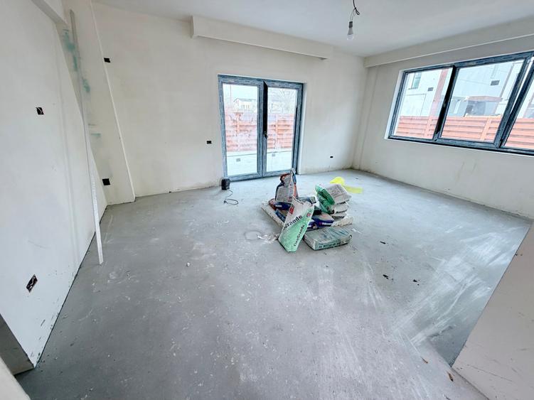 Duplex cu 3 camere cu Canalizare în Sud