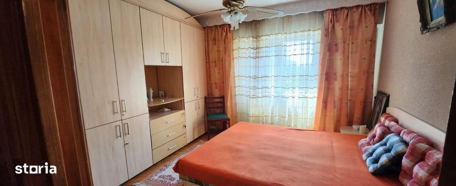 Apartament cu 3 camere decomandat în Faleza Nord