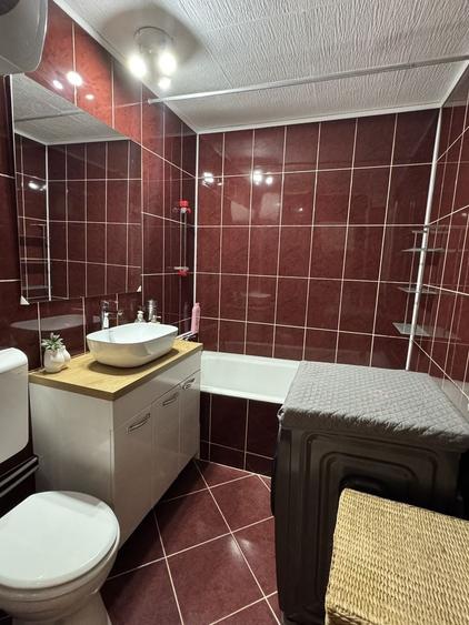 Apartament cu 3 camere decomandat în Uverturii