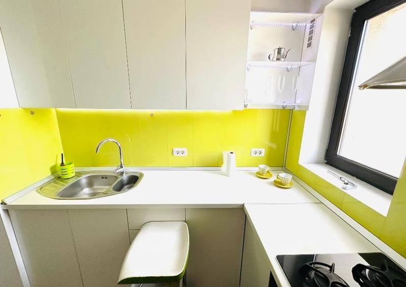 Apartament cu 3 camere semidecomandat, mobilat în Drumul Taberei