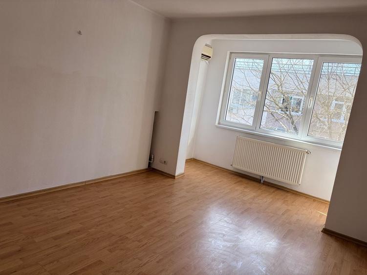Apartament cu 3 camere decomandat în Militari