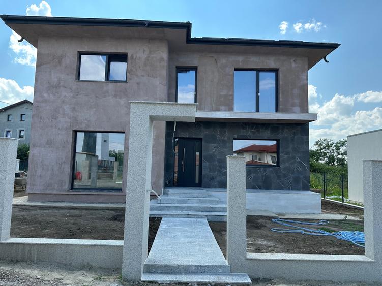 Casă cu 4 camere cu Teren 505 Mp în Granit