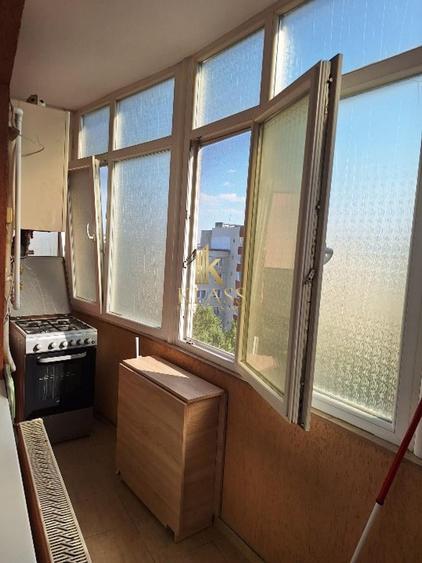 Apartament cu 3 camere decomandat, mobilat în Berceni