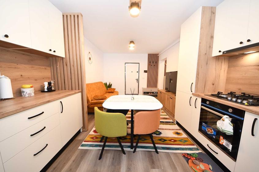 Apartament cu 2 camere decomandat în Central