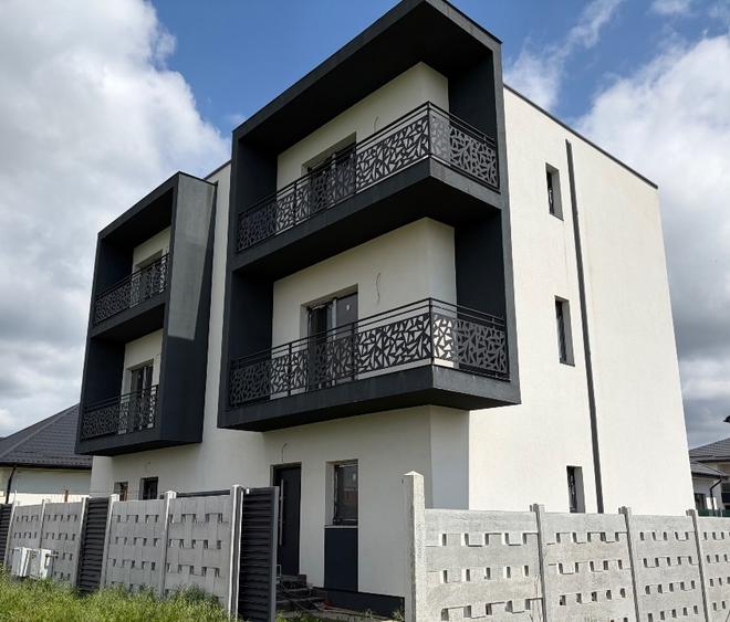 Duplex cu 5 camere cu Canalizare în Sud-Vest