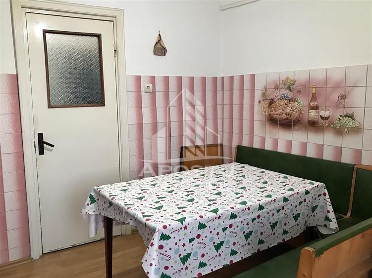 Apartament cu 3 camere decomandat, mobilat în Girocului