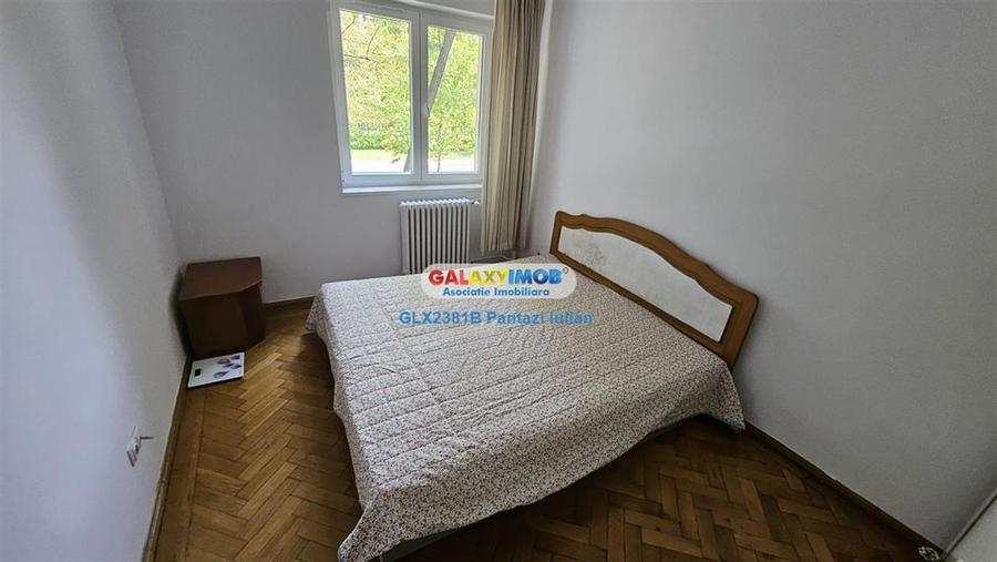 Apartament cu 3 camere semidecomandat în Titan