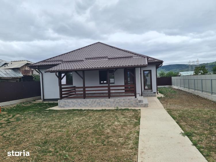 Casă cu 3 camere cu Teren 350 Mp în Săucești