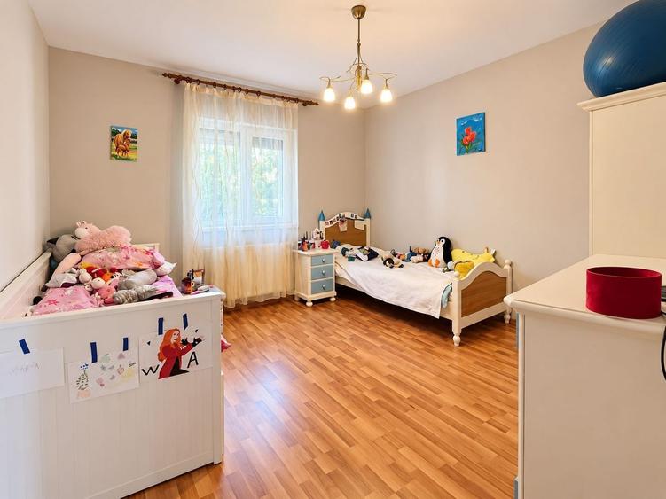 Casă individuală cu 5 camere cu Canalizare în Dumbrăvița
