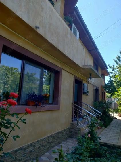 Casă individuală cu 5 camere cu Teren 400 Mp în Central