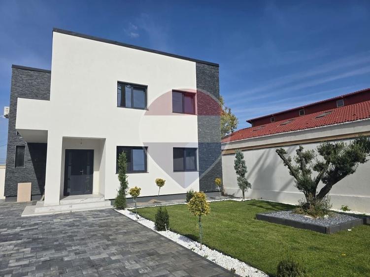 Casă individuală cu 4 camere cu Teren 350 Mp în Sud-Est