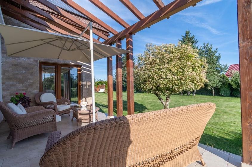 Casă individuală cu 9 camere cu Teren 2000 Mp în Feleacu