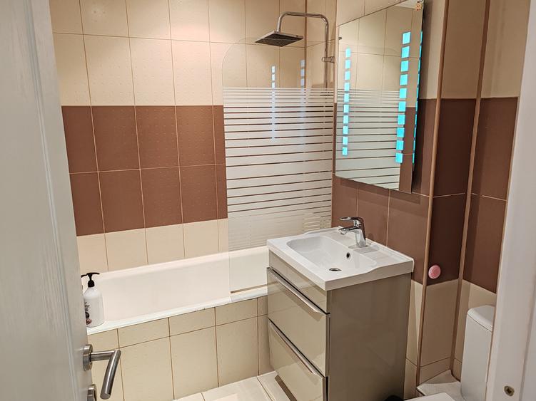 Apartament cu 3 camere decomandat în Astra