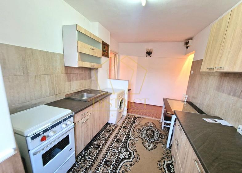 Apartament cu 2 camere semidecomandat, mobilat în Complex Studențesc