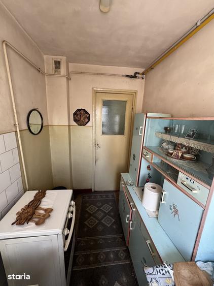 Apartament cu 3 camere semidecomandat în Exterior Vest