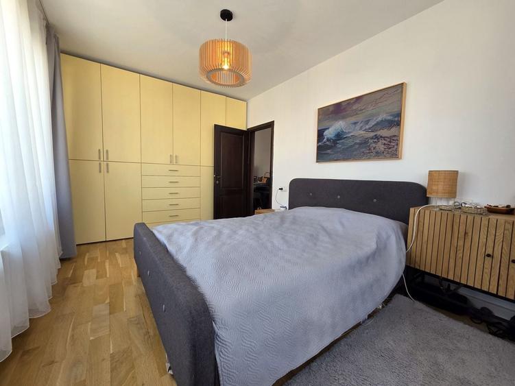 Apartament cu 3 camere semidecomandat, mobilat în Bună Ziua