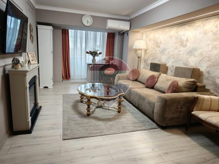 Apartament cu 3 camere decomandat, mobilat în P-ța Alba Iulia