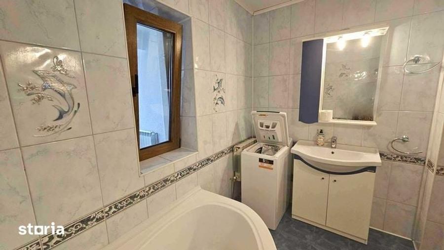 Apartament cu 3 camere semidecomandat în Independenței