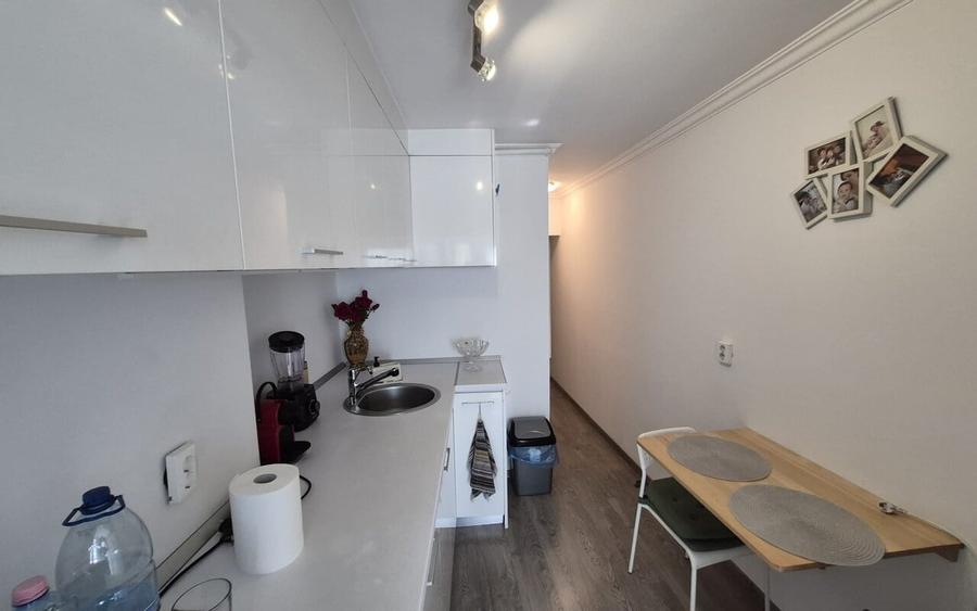 Apartament cu 3 camere decomandat, mobilat în P-ța Alba Iulia