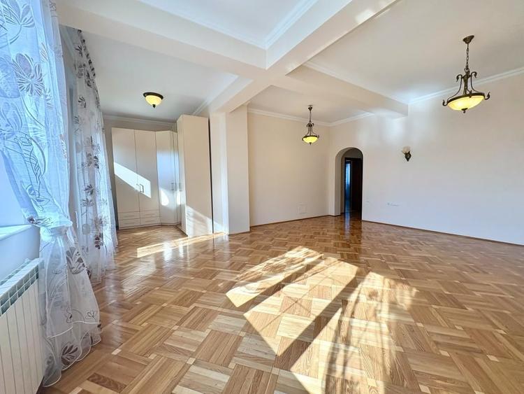 Casă individuală cu 8 camere cu Piscina în Voluntari