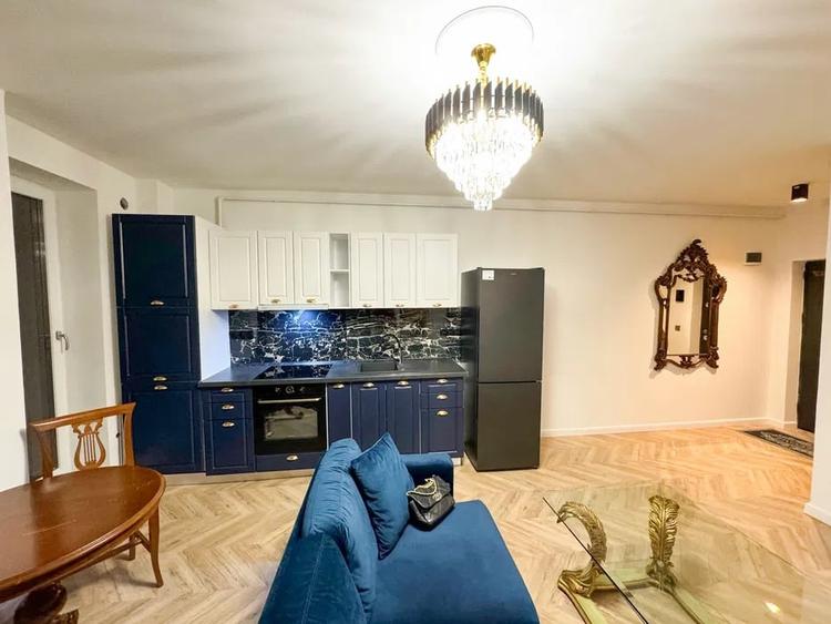 Apartament cu 2 camere semidecomandat, mobilat în Chinteni
