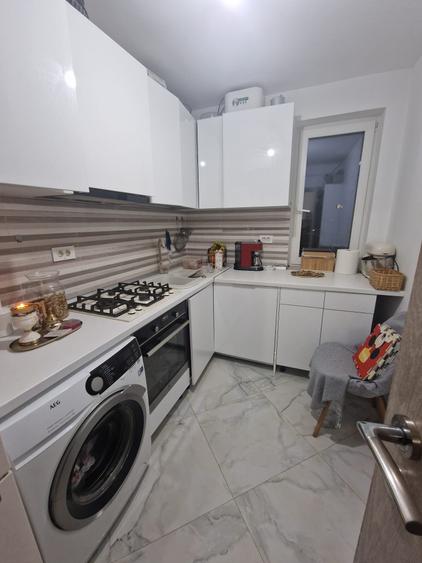 Apartament cu 3 camere semidecomandat, mobilat în Păcurari