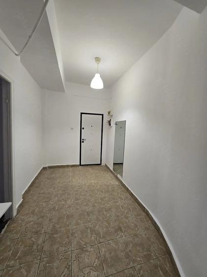 Apartament cu 3 camere decomandat în Calea Victoriei