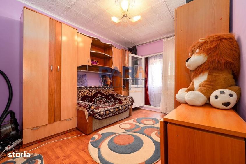 Apartament cu 3 camere decomandat în Horia