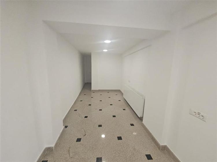 Birou, de 104 mp, în Central