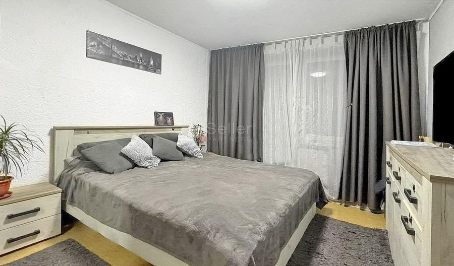 Apartament cu 3 camere decomandat, mobilat în Vlahuță
