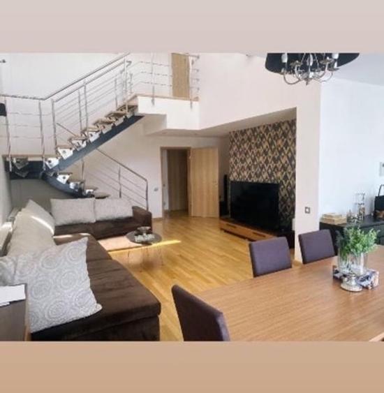 Apartament cu 5 camere decomandat în Herăstrău