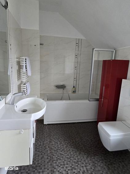 Casă cu 4 camere cu Teren 1135 Mp în Central