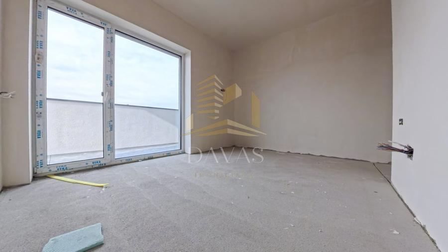 Apartament cu 3 camere semidecomandat în Baciu