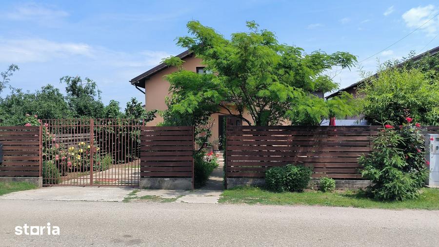 Casă cu 6 camere cu Teren 287 Mp în Joița