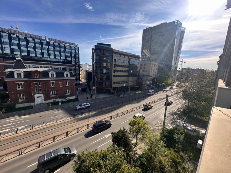 Apartament cu 2 camere semidecomandat în P-ța Victoriei