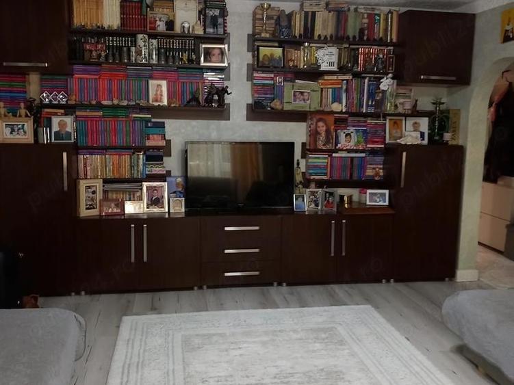 Apartament 3 camere, decomandat, - - 8